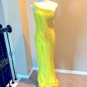 Scala Camille deVile gown- Gorgeous Yellow Formal One-Shoulder Dress